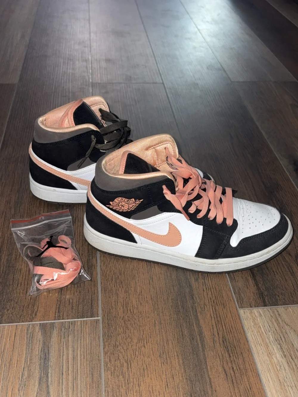 Nike mid top